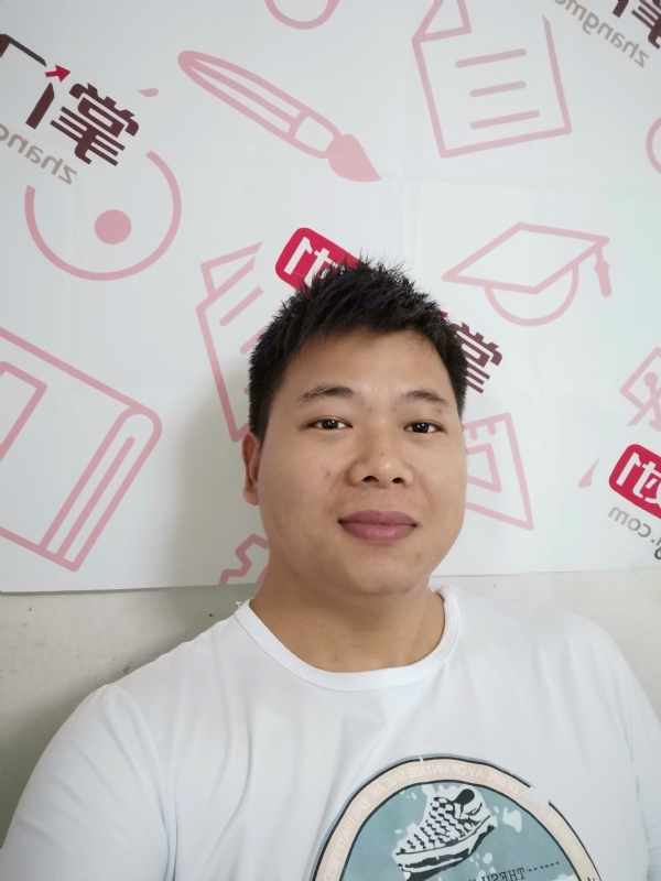 轻静地行走着的第一张照片--团风中老年相亲网